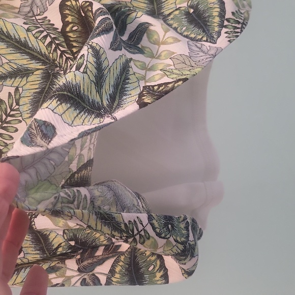 Women's shoulder cut out top - Picture 4 of 4